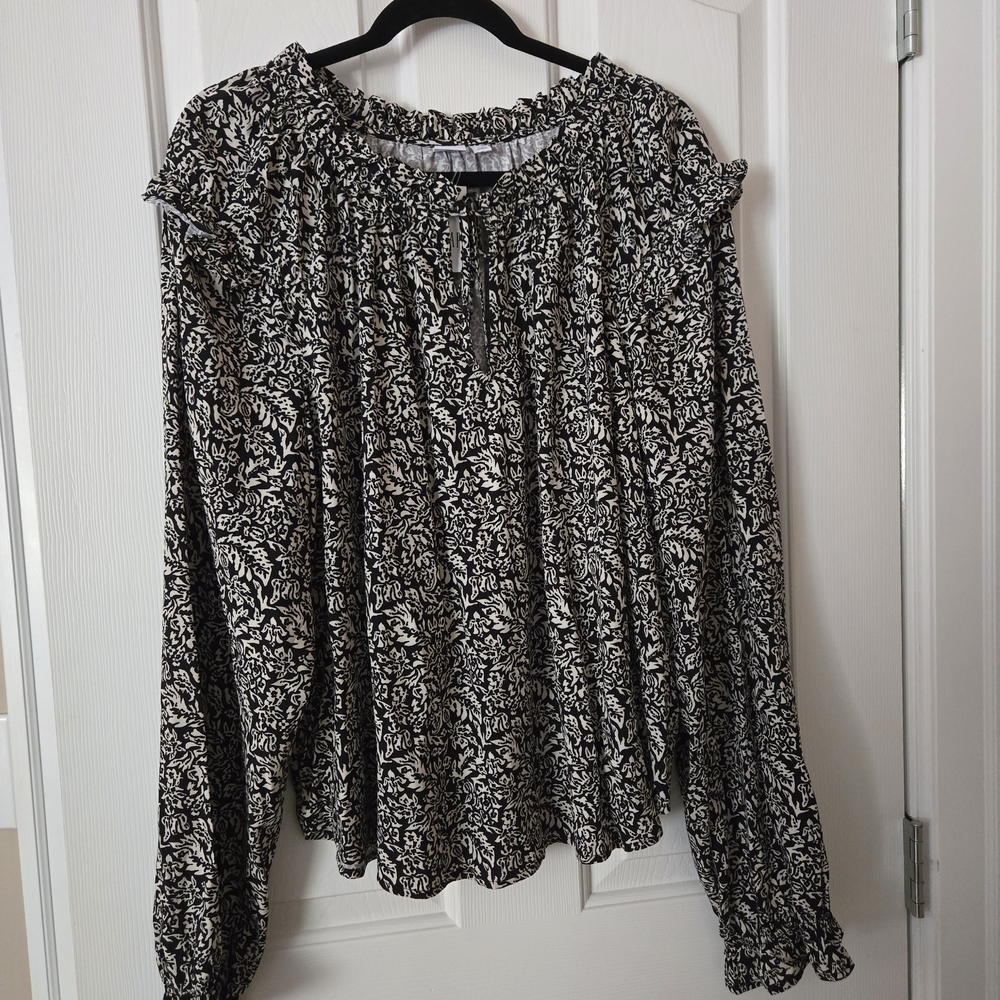 Gap Black and White Floral Peasant Top